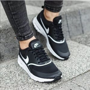 Nike Max Thea